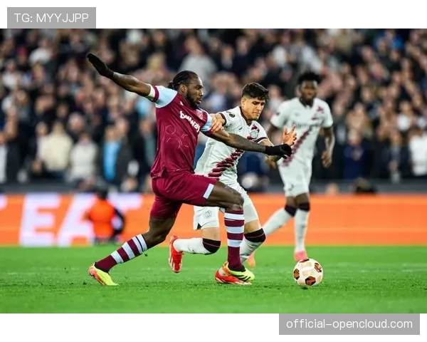 即时战报：沙德助攻，弗林蓬为勒沃库森先拔头筹。